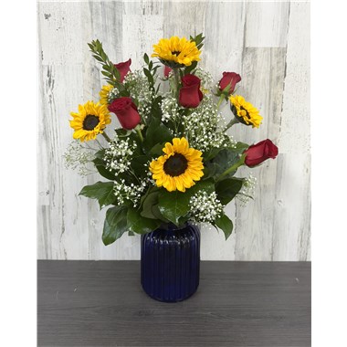 Sweet Sunshine With Red Roses